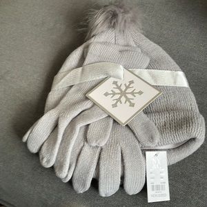 New York and Co. Hat and Gloves Set